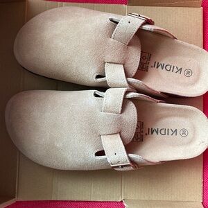 Brand new never worn kidmi